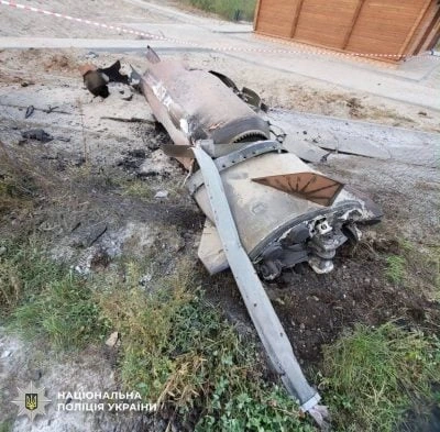 У Києві серед будинків знайшли нерозірвану балістичну ракету РФ (фото)